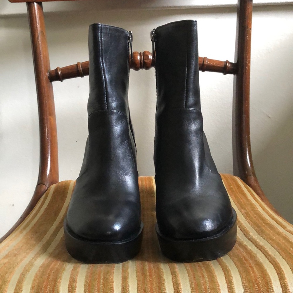 VINCE CAMUTO KENTSA PLATFORM BOOTIE